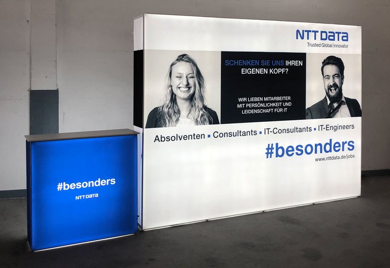 Stand de exposición LED - GRID Lightbox - NTT DATA GmbH Stand de exposición LED - GRID Lightbox - NTT DATA GmbH