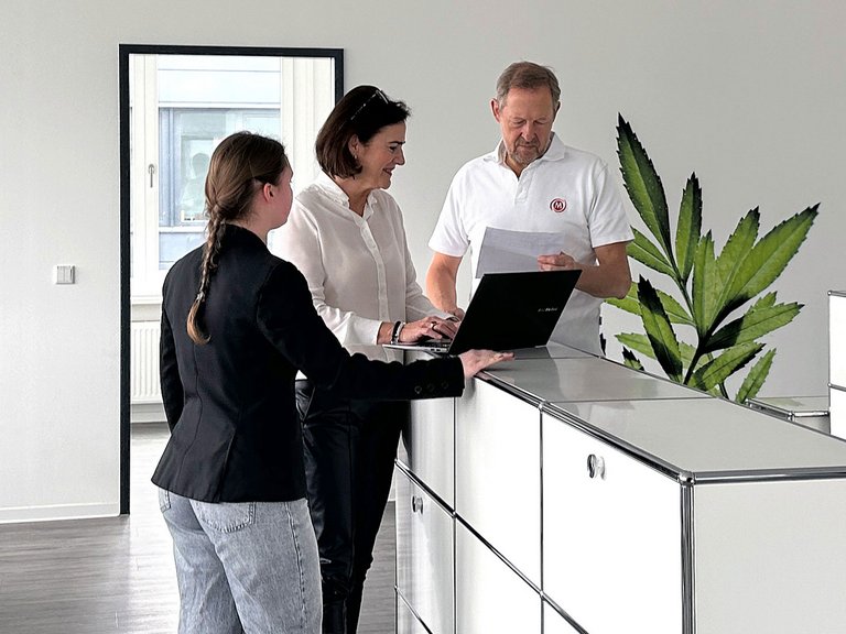 LED Messestand - Beratungsgespräch LED Messestand - Beratungsgespräch